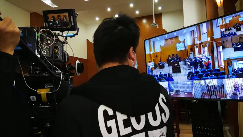 AI生成VS人工创意——日喀则广告片拍摄公司的技术浪漫主义实践